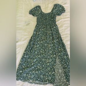 Hollister NWT maxi green floral / paisley dress, short sleeve, slit, size small